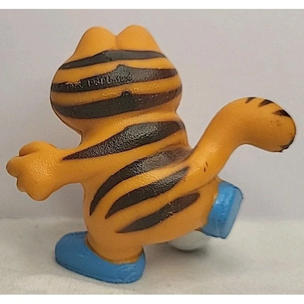 Vintage Lot of 4 Garfield PVC Sports Figures Golf Soccer Skating Walk Running